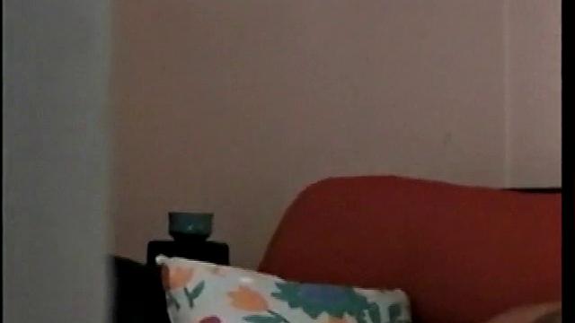 Джастин дрочит на камеру, показывает зрелую мужскую страсть