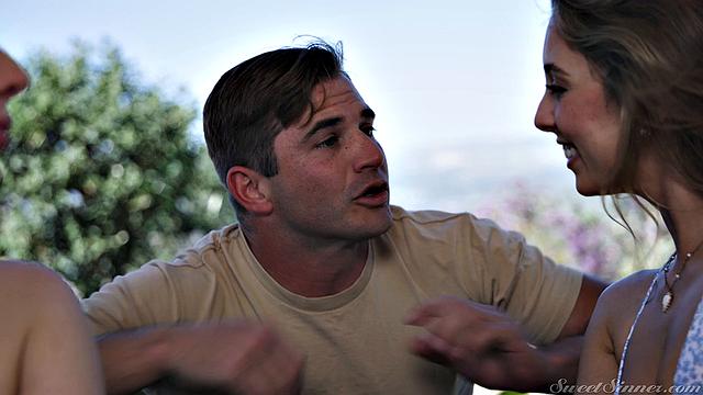 Милфочка Милли Морган соблазняет Райана Дриллера и получает сперму в киску у бассейна на глазах у мужа-кукуна.