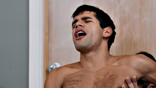 Throating bisexual slut rides in 3some with her BFFs