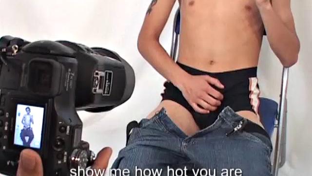 William meets Walter and invites him to his studio. There, he asks the Latin if he would like to model for him. Walter agrees and he is soon naked in front of William's camera.