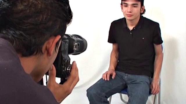 William meets Walter and invites him to his studio. There, he asks the Latin if he would like to model for him. Walter agrees and he is soon naked in front of William's camera.