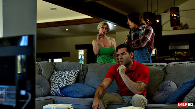 Cable Guy Plugs MILF