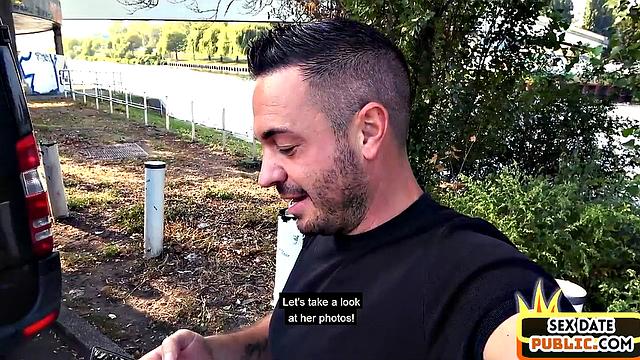 Грудастая немка с пирсингом жарко трахается на природе с незнакомцем, раком и по полной программе.