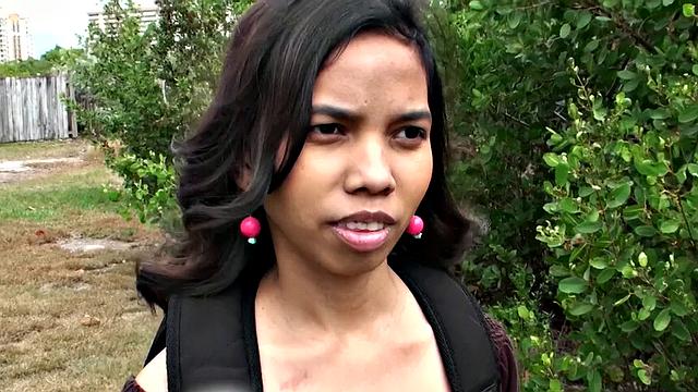 Brunette bombshell gives you the best outdoor blowjob in park