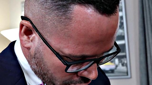 Тройничок без резинки: офисные друзья - Валентин Петров, Кайл Харт и Чад Хаммер