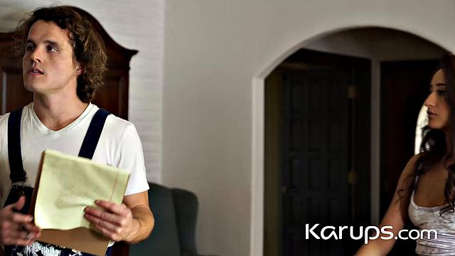 Изабелла Найс страстно трахается с любовником и стонет от удовольствия.