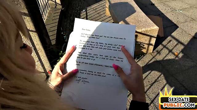 Смешная блондинка сразу оседлала нового парня - не стесняется на первом свидании!