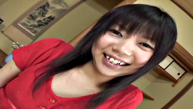 Minami Asaka knows how to rub her wet pussy