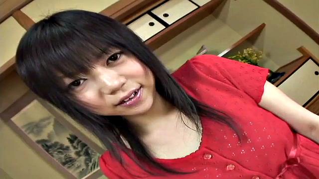 Minami Asaka knows how to rub her wet pussy