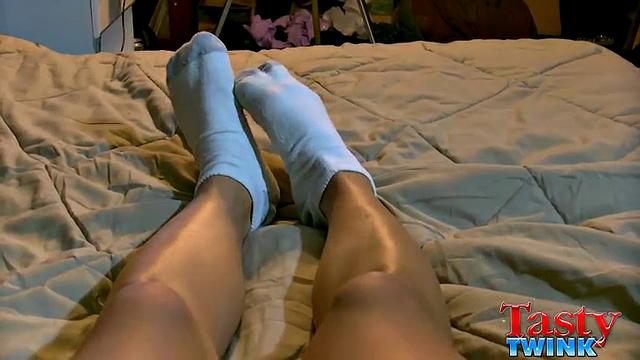 Angel Receives a Cumshot on His Feet - Angel