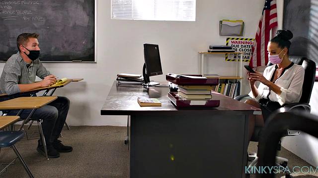 Big tit Texas Patti fucks her student during a massage