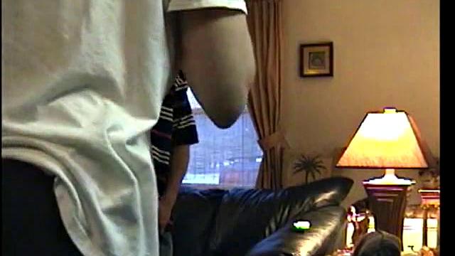 парень хлещет спермy будто бармен налил бесплатный шот