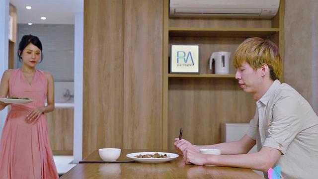 Xian'erai is looking to date but is seduced by her first
