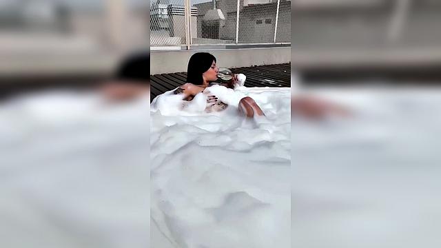 Brunette Bubblebath Pool Bodygoals
