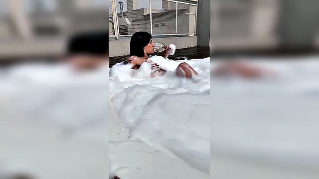 Brunette Bubblebath Pool Bodygoals