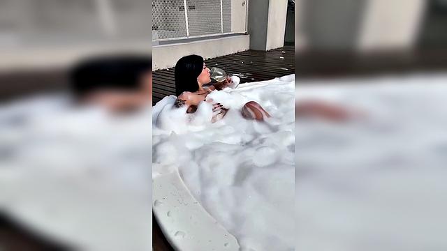 Brunette Bubblebath Pool Bodygoals