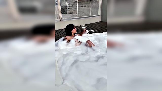 Brunette Bubblebath Pool Bodygoals