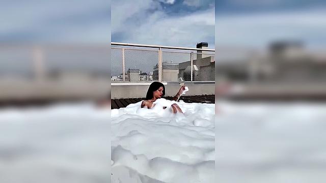 Brunette Bubblebath Pool Bodygoals