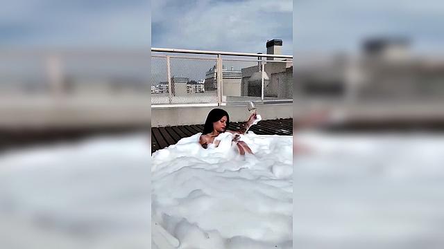 Brunette Bubblebath Pool Bodygoals