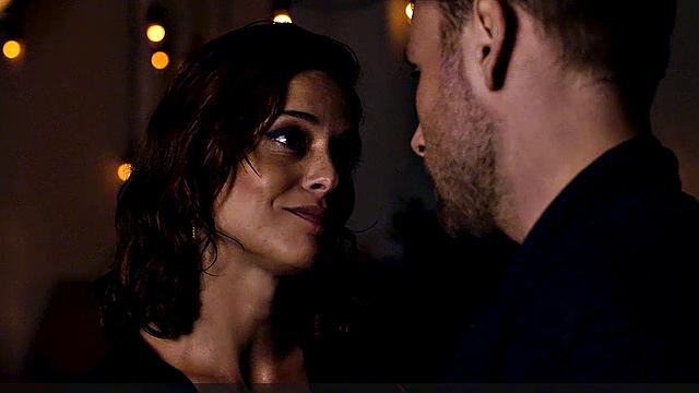 Celebrity beauty Valeria Bilello gets oiled up & showered in steamy bathtub action