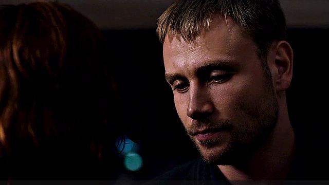 Валерия Билелло устроила комедийный стрип в скользкой ванне