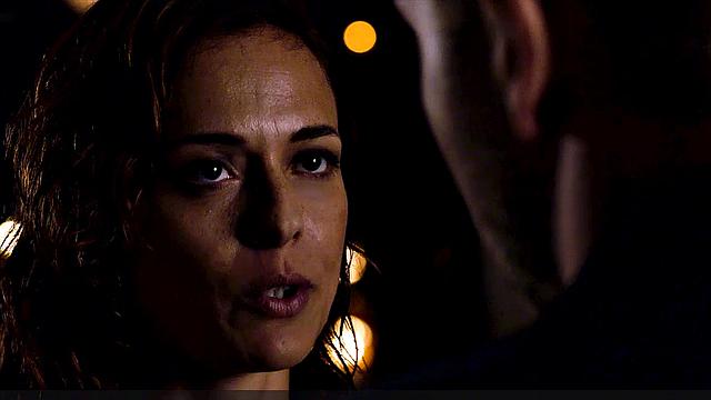 Валерия Билелло устроила комедийный стрип в скользкой ванне