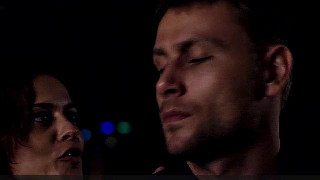 Валерия Билелло устроила комедийный стрип в скользкой ванне