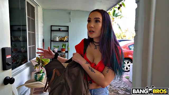 Bailey Base соблазняет соседа и получает сперму в рот за партию печенья.