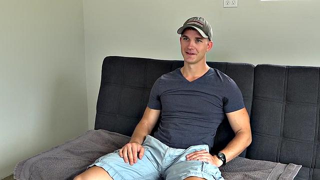 Amateur handsome jock jerks hard on casting