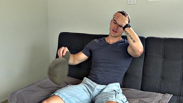 Amateur handsome jock jerks hard on casting