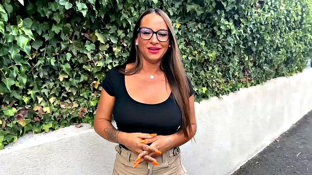 мила возвращается и берет по полной перед камерой