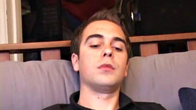 Young amateur Vincenzo is cleaned up and looking good. Ready to bust his nut, he drops his pants and underwear, but leaves his shirt on as he strokes away at his undercarriage.