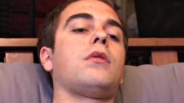 Young amateur Vincenzo is cleaned up and looking good. Ready to bust his nut, he drops his pants and underwear, but leaves his shirt on as he strokes away at his undercarriage.