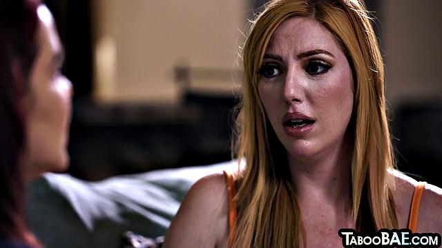 Рыжая с большой грудью страстно лижет киску подруге в жарком лесбийском сексе.