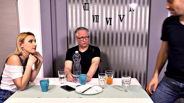 lulu love соблазняет папу своего парня прямо на кухне, всё по-тихому