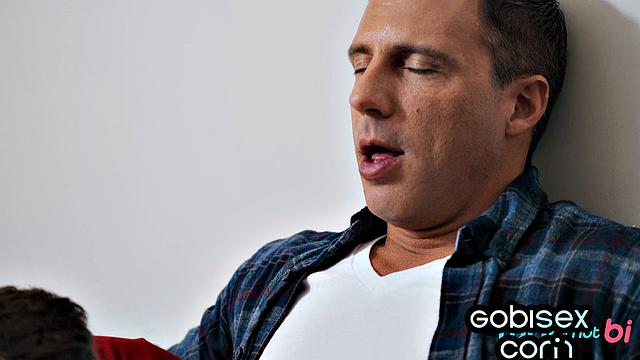 Roundbooty cutie drilled in bi 3some