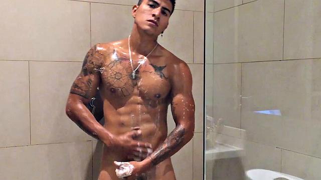 Our featured solo boy of the week is Erick, a muscular and inked young Latino who invites us to watch as he jerks off in the shower.