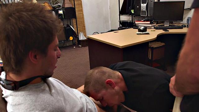 Amateur gaypawn stud fucked in office by athletic tops