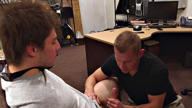 Amateur gaypawn stud fucked in office by athletic tops