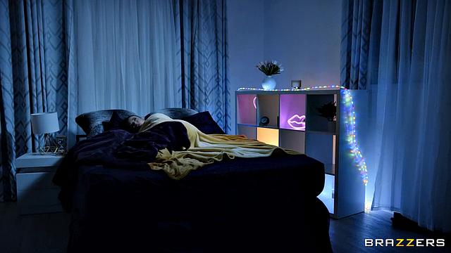 Анжела Уайт фантазирует - Лулу Чу и Данте Колле устраивают тройничок с писательским вдохновением и жёстким сексом, где фантазии становятся очень реальными и мокрыми.