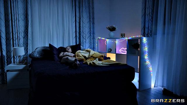 Анжела Уайт фантазирует - Лулу Чу и Данте Колле устраивают тройничок с писательским вдохновением и жёстким сексом, где фантазии становятся очень реальными и мокрыми.