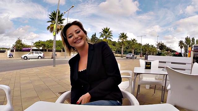 Curvy euro pulled for outdoor anal in this erotic couple