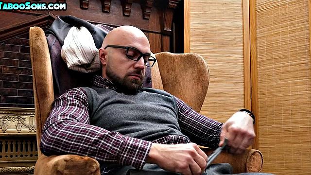 Mature throatfucking twunk