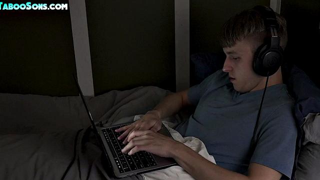 Mature throatfucking twunk