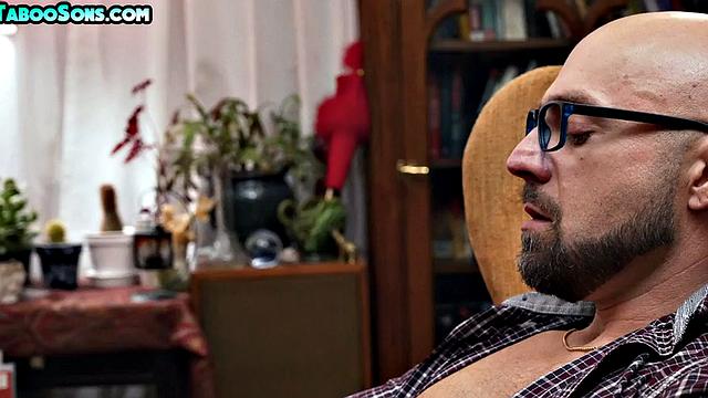 Mature throatfucking twunk