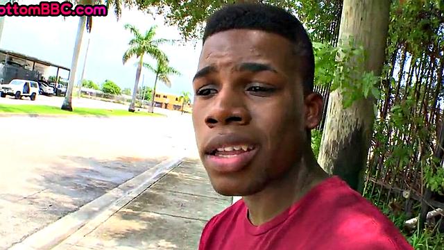 Amateur Nubian stud fucked outdoors after pickup