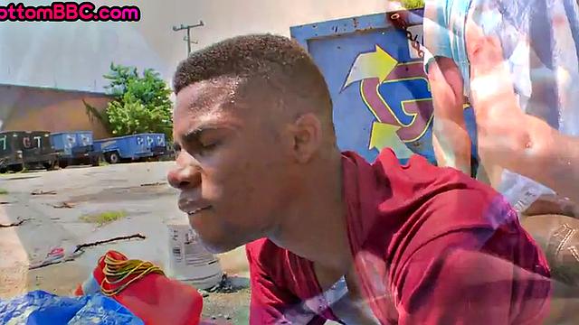 Amateur Nubian stud fucked outdoors after pickup