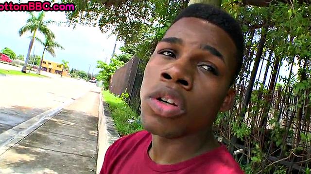 Amateur Nubian stud fucked outdoors after pickup