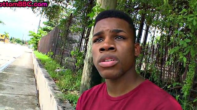 Amateur Nubian stud fucked outdoors after pickup