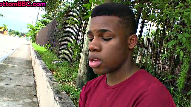 Amateur Nubian stud fucked outdoors after pickup